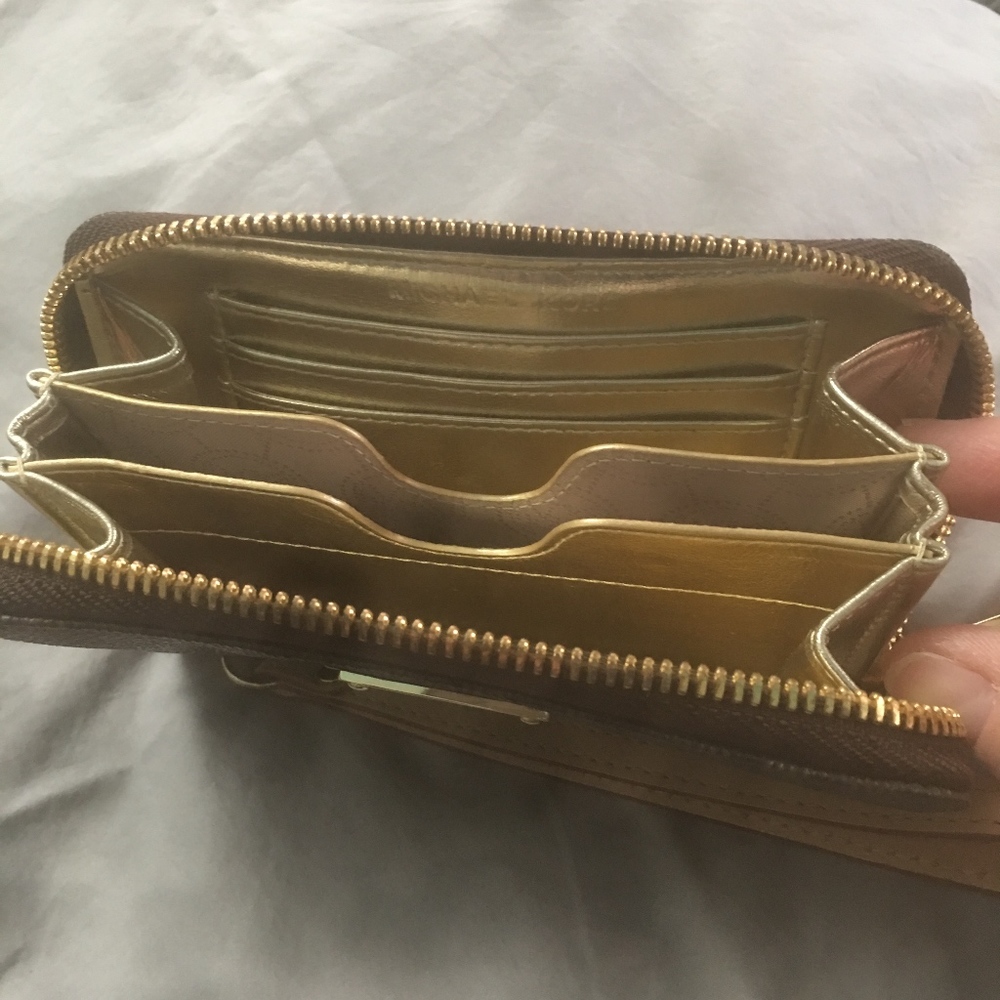 Wristlet - Picture 2 of 2